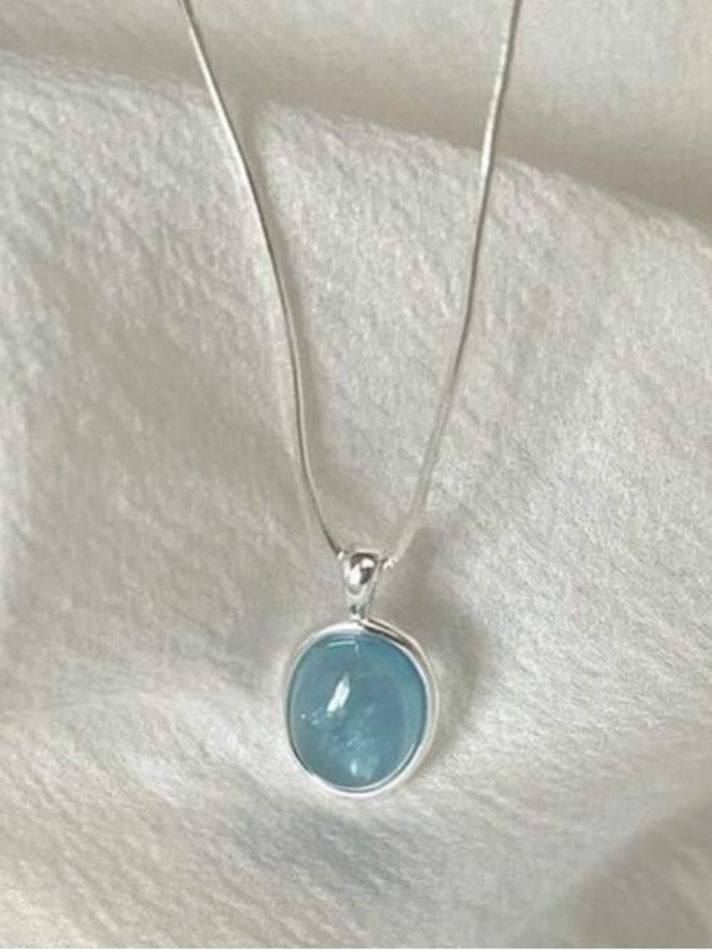 Delicate 925 Silver
Aquamarine Minimalist Design Snake Bone Necklace